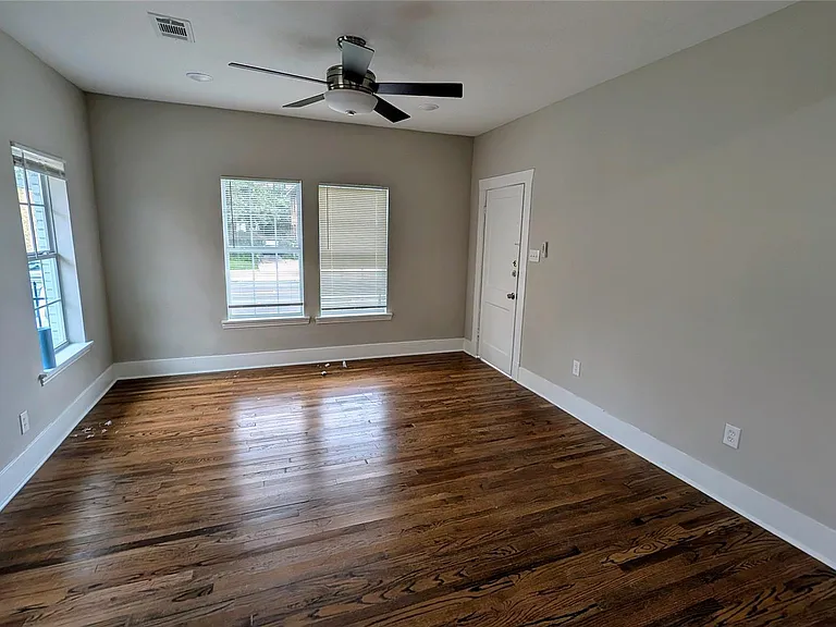 1133 W Gray St — Photo 8