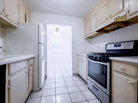 3rd image of 5 Louisburg Square #11