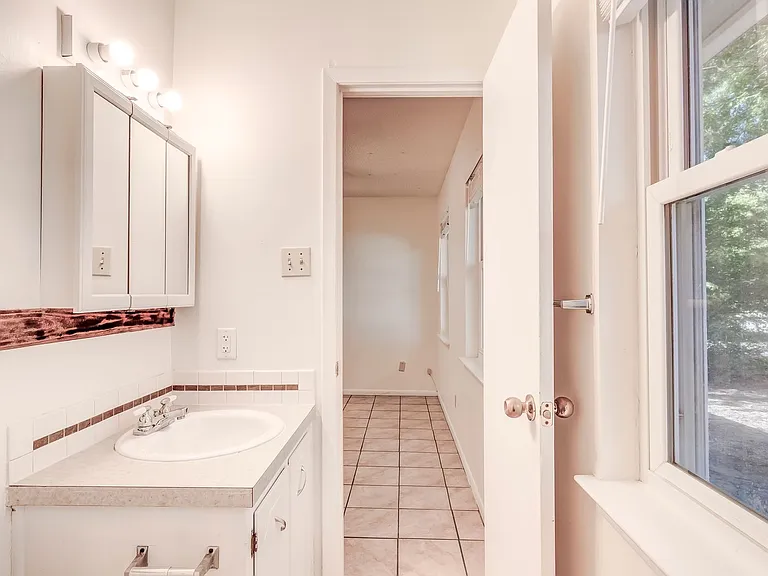 2404 Andover Dr — Photo 21