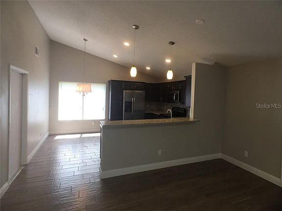 5th image of 858 Bright Meadow Dr