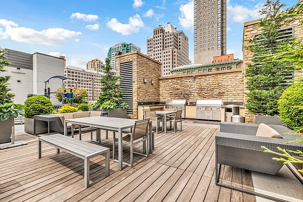 Sold by Sotheby's International Realty | media 28