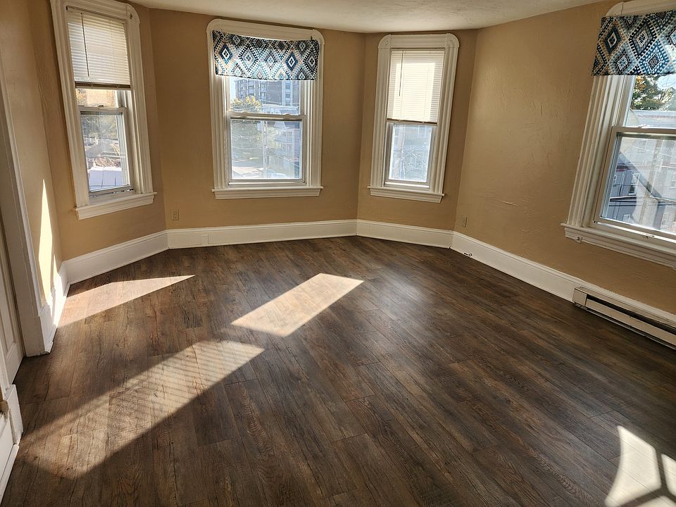 2nd image of 21 Highland St APT 11