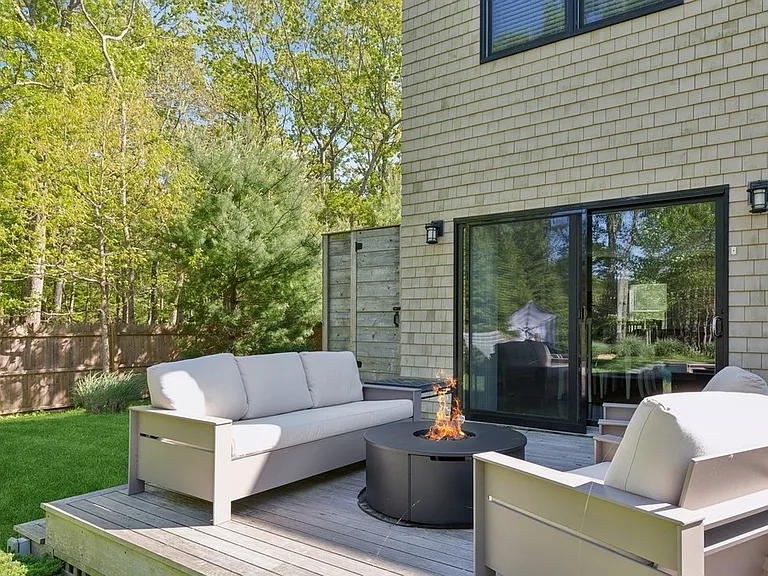 80 Sycamore Dr — Photo 25