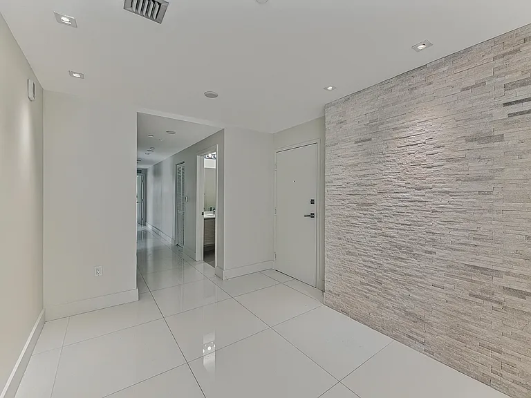 600 NE 27th St #1605 — Photo 11