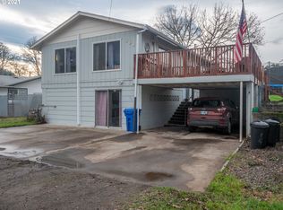 381 SE Grape Ave, Winston, OR 97496