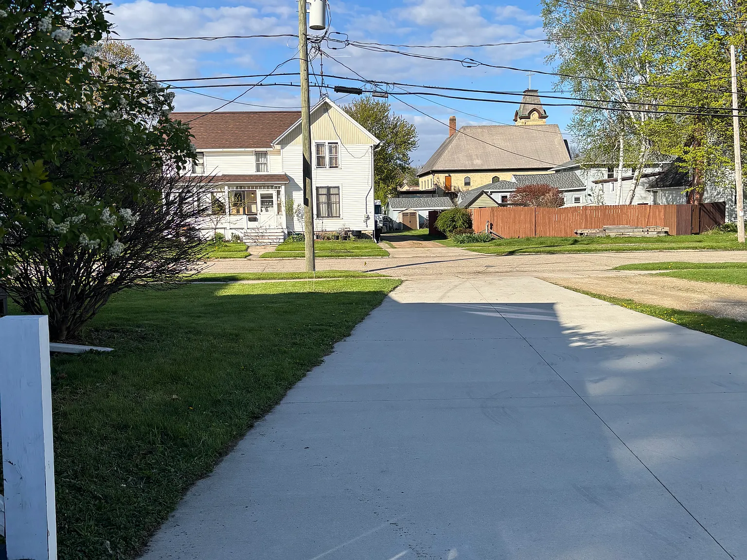 3 bed, 1.5 bath, 1393 sqft, $1,950 — Photo 2