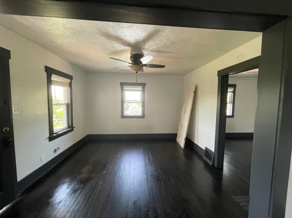 5718 O St, Omaha, NE 68117