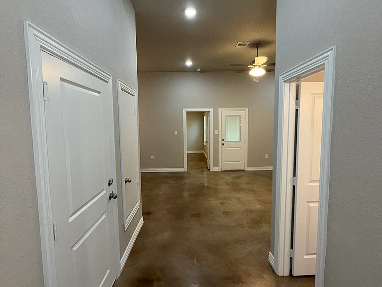 2214 Briar Hollow Dr — Photo 12