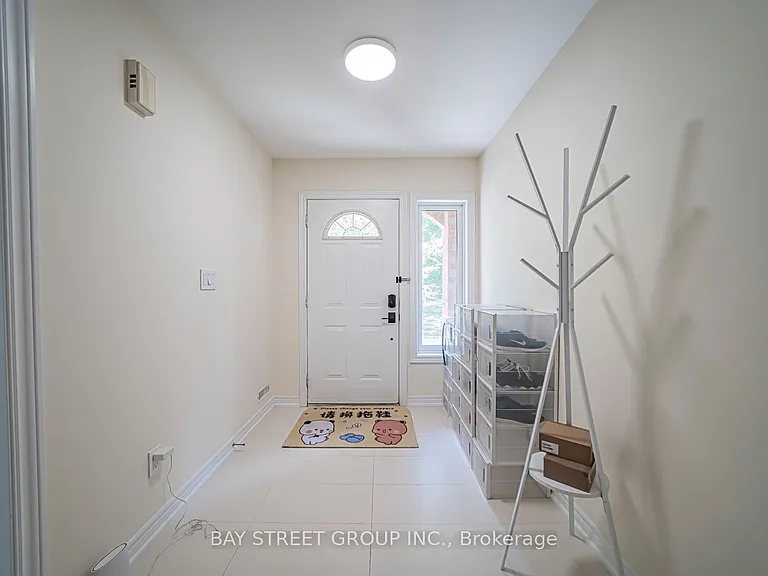 16 Dahlia Rd — Photo 3