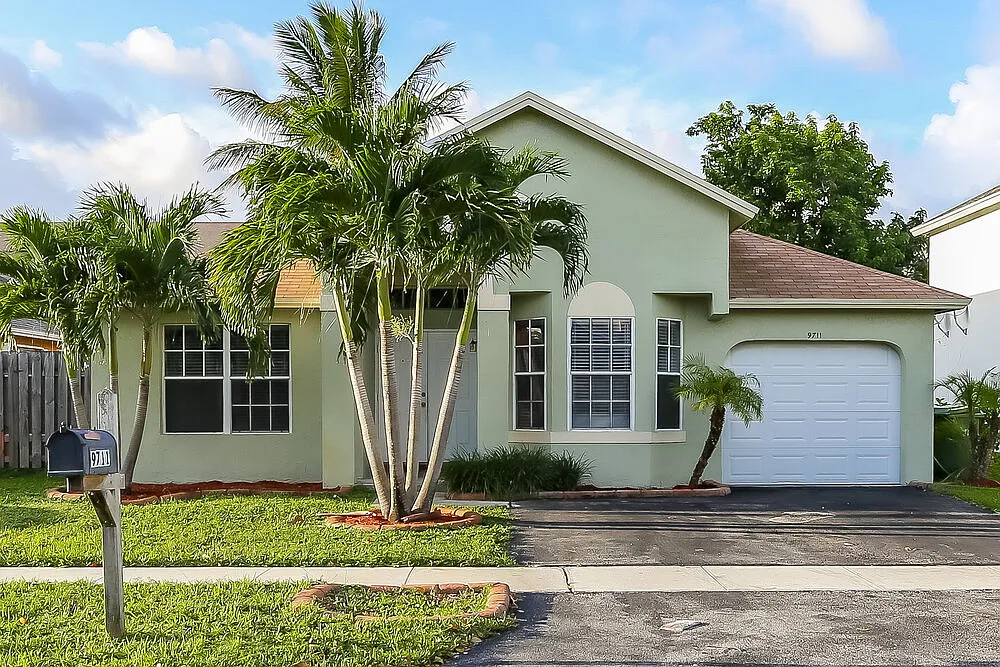 3 bed, 2.0 bath, 2170 sqft, $4,165 — Photo 1