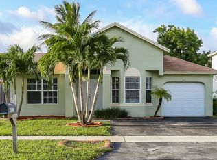 9711 SW 16th Ct, Pembroke Pines, FL 33025