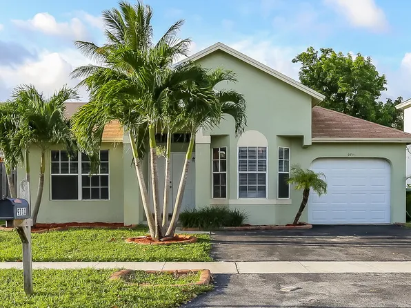 9711 SW 16th Ct, Pembroke Pines, FL 33025