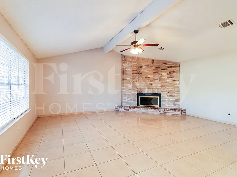 918 Cheyenne Meadows Dr — Photo 2