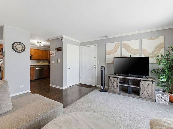 4th image of 963 Golf Course Rd APT 5