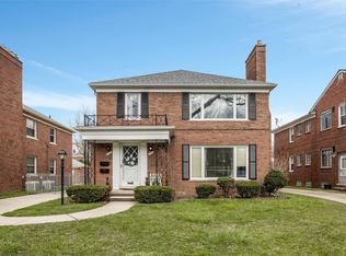 776 Harcourt Rd, Grosse Pointe, MI 48230