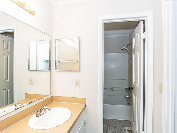 3rd image of 7908 Tiburon Cres