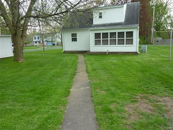 3rd image of 3483 Paul Ave