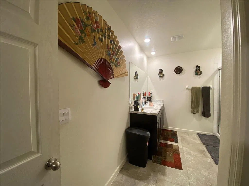 3 bed, 2.0 bath, 1672 sqft, $1,000 — Photo 4