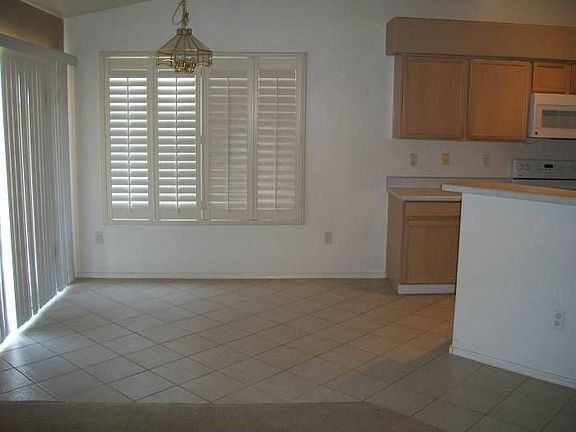 4th image of 2719 S Sawyer Cir