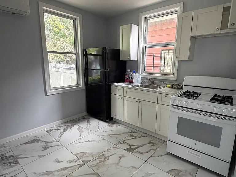137 N Burgher Ave #1 — Photo 5