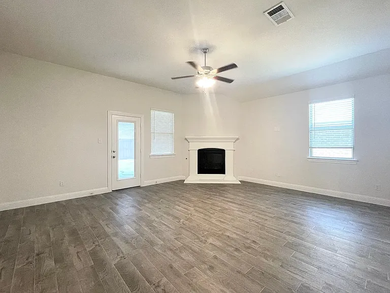 2924 Log Cabin Dr — Photo 10