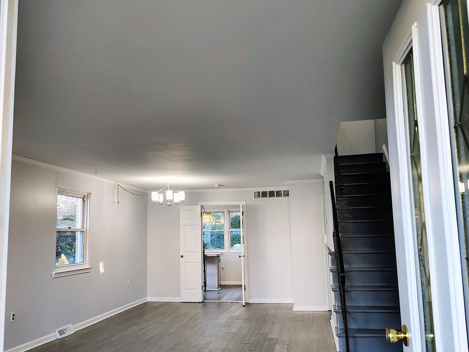 3 bed, 1.5 bath, 1264 sqft, $2,639 — Photo 3
