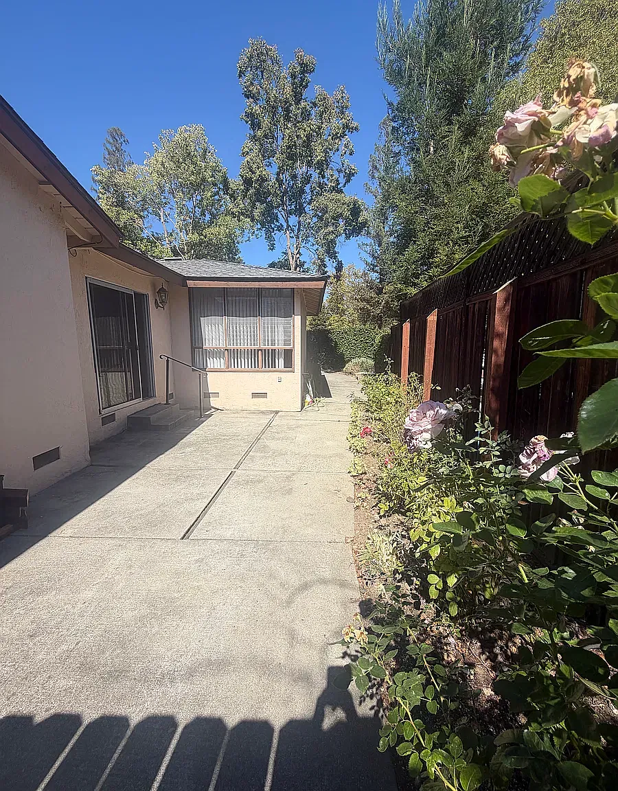 2 bed, 1020 sqft, $2,850 — Photo 2
