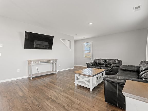 3rd image of 420 Sunforest Way
