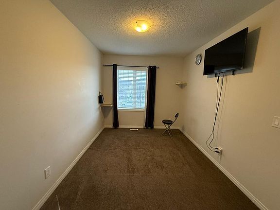 3rd image of 10916 Cityscape Dr NE