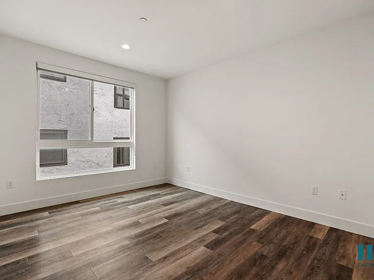 Bedroom with Large-Size Windows and Vinyl Flooring