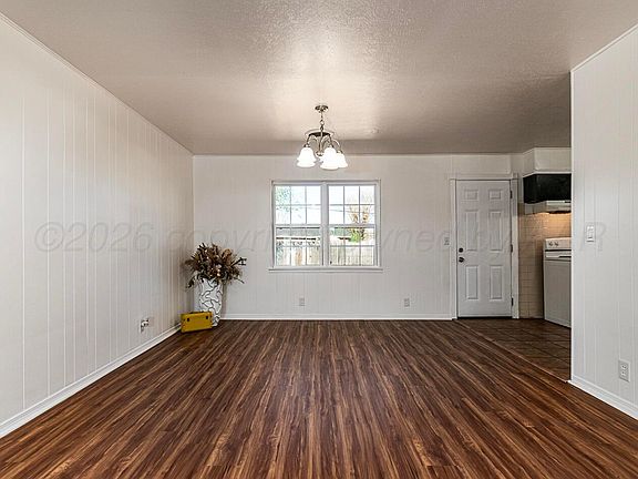 3rd image of 713 Montana St