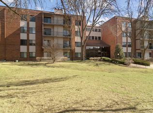 3030 Pheasant Creek Dr APT 405, Northbrook, IL 60062