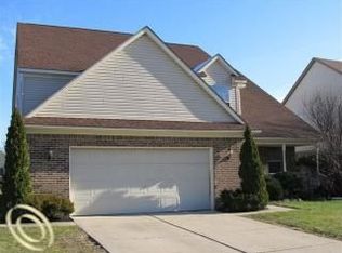 24901 Gregory Dr, Brownstown, MI 48183