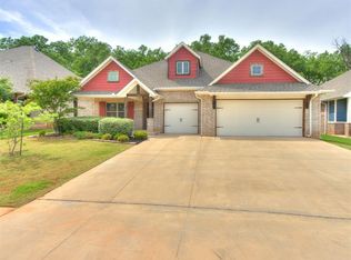 516 Side Track Rd, Yukon, OK 73099