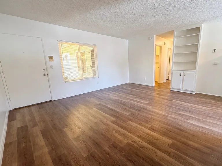 1033 Robinson Ave #14 — Photo 12