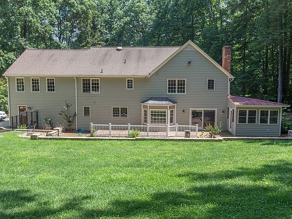 2nd image of 7112 Bloomsbury Ln