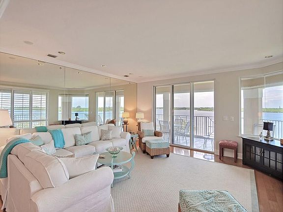 4th image of 4866 S Harbor Dr APT 402