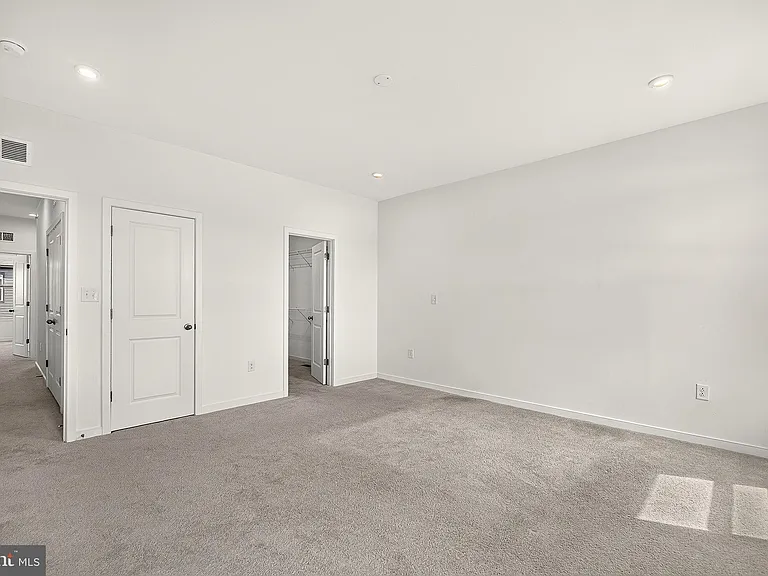 20957 Bluebird Sq — Photo 30