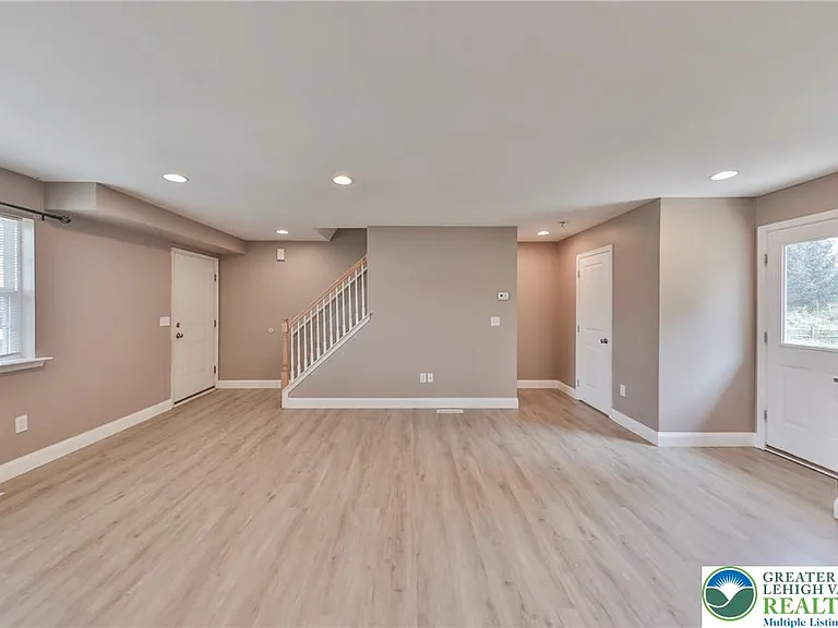 312 Central Park Ave — Photo 5