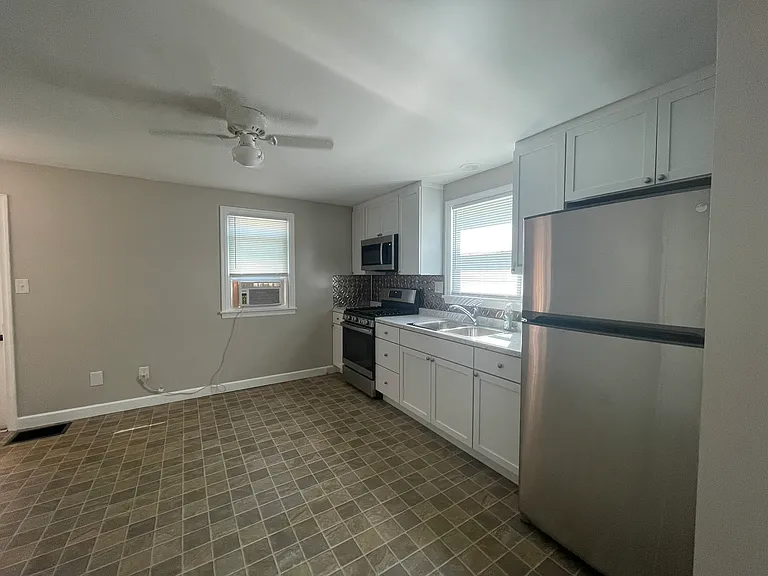 202 Elizabeth Dr — Photo 8