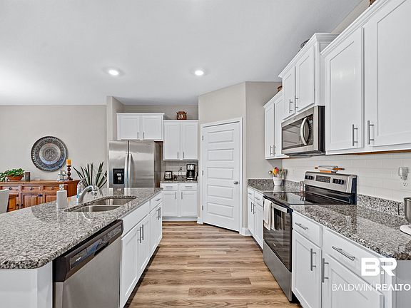 5th image of 4243 Montague Dr