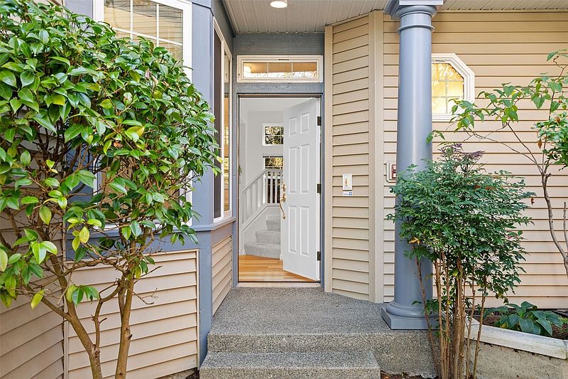 3rd image of 4627 NE 6th Court #4627