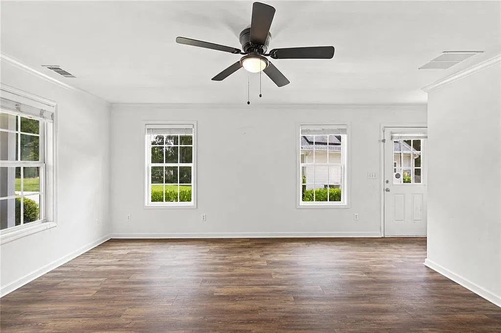 3 bed, 2.0 bath, 1418 sqft, $2,395 — Photo 4