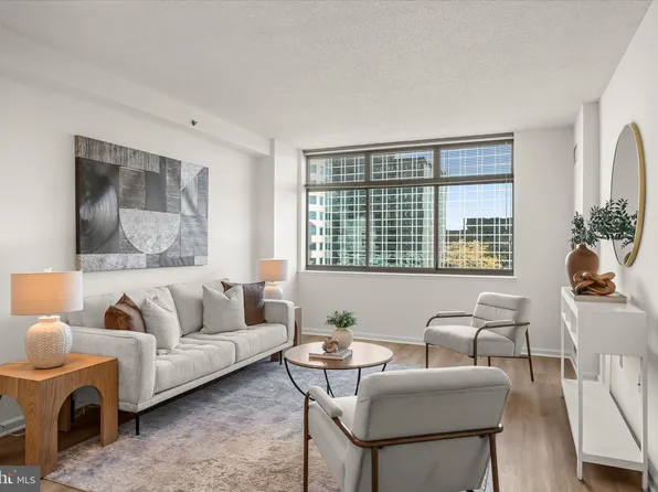 7111 Woodmont Ave APT 812, Bethesda, MD 20815