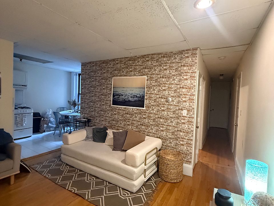 1st image of 400 Marlborough St APT 6