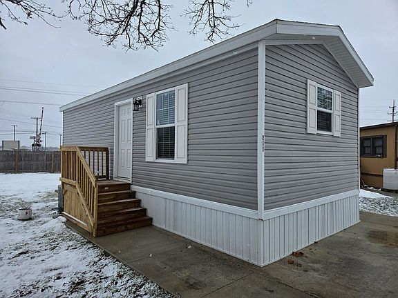2nd image of 211 Carriage Lane Est