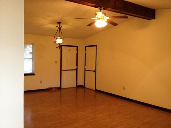 4th image of 1434 Crestview Dr