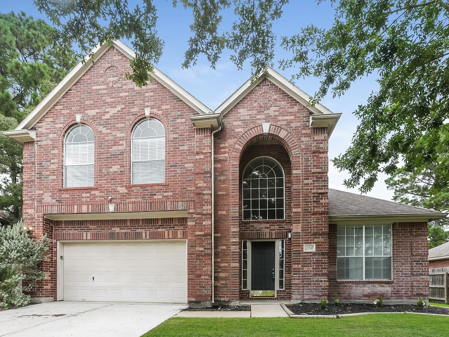 4 bed, 2.5 bath, 2575 sqft, $2,040 — Photo 1