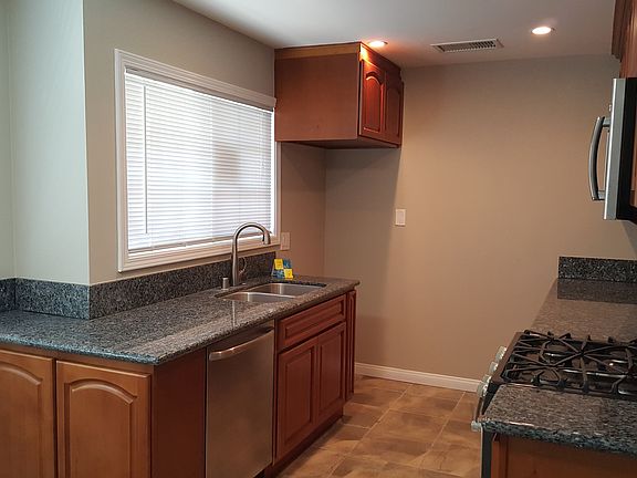 4th image of 13582 Siskiyou St