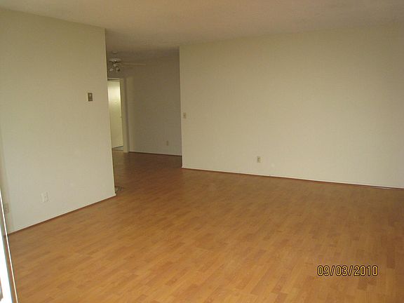 3rd image of 4242 Whitsett Ave #4